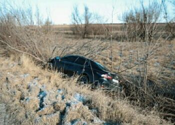 Під Дніпром автівка насмерть збила жінку: їй відірвало ногу (ФОТО 18+)