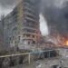 У Дніпрі ворожа ракета влучила у багатоповерхівку: під завалами шукають людей