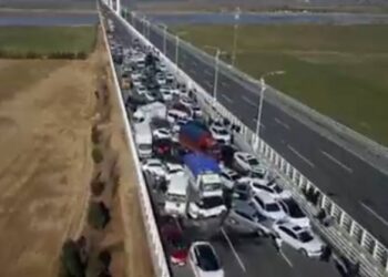 У Китаї загинуло 17 людей під час автотрощі із похоронною процесією (ВІДЕО 18+)