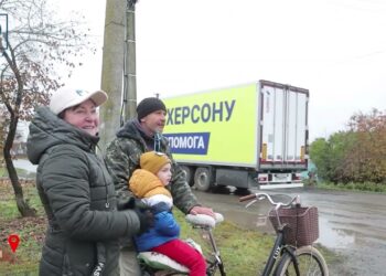 4 вантажівки з продуктами та 20 комунальних машин: Дніпропетровщина передала гумдопомогу Херсону