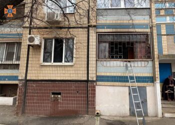 У Кривому Розі 13 вогнеборців врятували двох жінок із полум’я