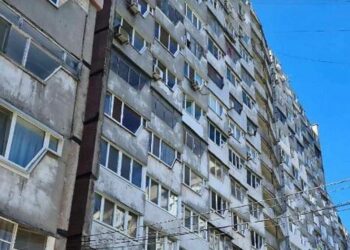 У Дніпрі чоловік підривав гранати у квартирі та стріляв у правоохоронців