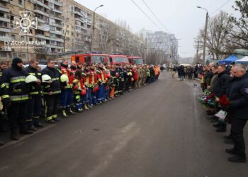 У Дніпрі вшанували пам’ять загиблих внаслідок ракетного удару