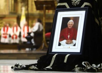 У Ватикані прощаються з Папою Бенедиктом XVI (ФОТО)