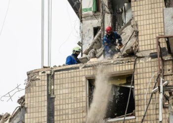 У Дніпрі мешканцям зруйнованого будинку виплатять по мільйону гривень готівкою для придбання житла
