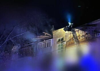 Окупанти атакували ракетою будинок у центрі Харкова: є жертви та поранені