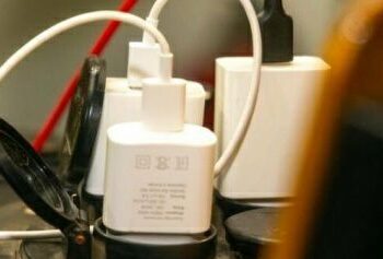 У ДТЕК закликають відключати прилади з розеток під час відсутності світла