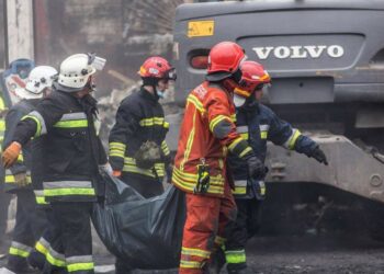 Під завалами будинку у Дніпрі знайшли тіла ще кількох людей: вже 44 жертви