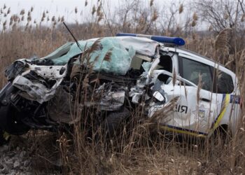 На Дніпропетровщині зіткнулися поліцейська автівка та фура: загинув правоохоронець