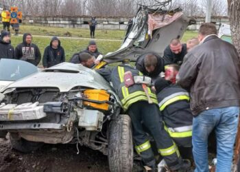 Смертельна ДТП у Верхньодніпровську: автівка в’їхала у дерево