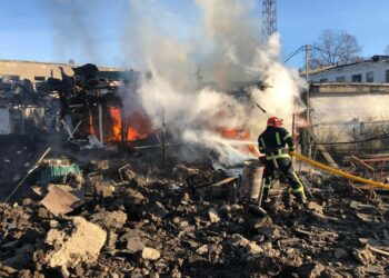 Окупанти вдарили по людному ринку на Харківщині: загинула жінка, постраждала дитина