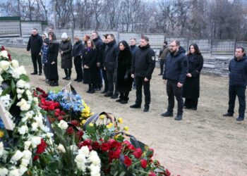 Сьогодні у Києві вшанували пам’ять керівництва і працівників МВС, загиблих у авіакатастрофі в Броварах