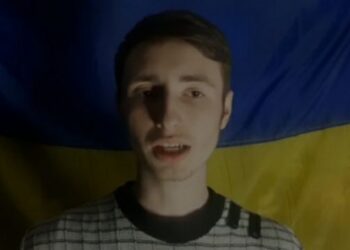Юний волонтер збирає на теплі штани для військового