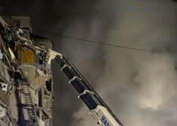 Український захисник розповів, як його мама дивом врятувалася у зруйнованій ракетою багатоповерхівці Дніпра