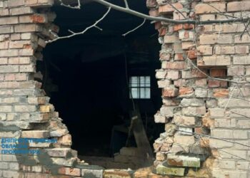 Прокуратура оприлюднила фотодокази ворожих обстрілів Нікополя