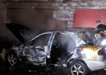 Авто у Дніпрі згоріло через автомобільного крадія: подробиці події