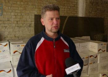 Гуманітарна допомога для переселенців – у спортивному центрі роздали продукти та засоби гігієни