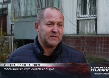 У Дніпрі відновлюють житлові будинки та заклади освіти після ракетних ударів