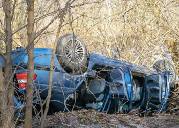 У Дніпрі перекинувся BMW: пасажирку вирізали з понівеченого салону