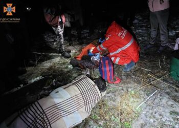 У Петропавлівці врятували непритомних чоловіка та жінку з палаючої оселі
