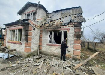Поліція показала нові фото з місць обстрілу Нікопольщини