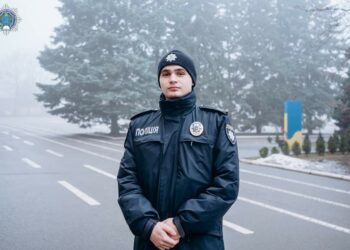 У Дніпрі майбутній поліцейський затримав небезпечного чоловіка, який кидався на перехожих
