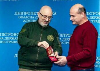 У Дніпрі міністр оборони Резніков нагородив лікарів і комунальників