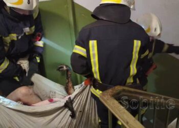 У Кам’янському врятували з палаючої оселі чоловіка, який заснув із цигаркою (ФОТО 18+)