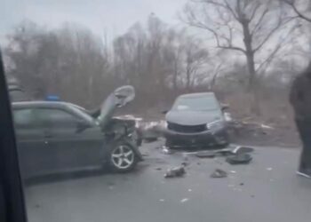 У Дніпрі на Електричній лоб у лоб зіштовхнулися ВАЗ та Toyota