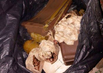В одному з районів Дніпра виявлено схованку зі зброєю