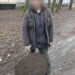 У Кривому Розі чоловік розгулював містом із кришкою люка