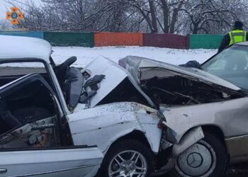 Смертельна ДТП у Кам’янському: тіло жінки вирізали з понівеченого легковика