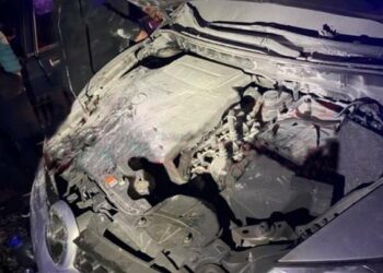 У Дніпрі на Тополі невідомий підпалив Mazda