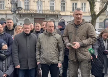 “Сьогоднішнє рішення апеляційного суду – це виклик демократії”, – Кличко прокоментував відсторонення Атрошенка