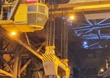 У Вільногірську зайнявся кран: машиністка згоріла в кабіні