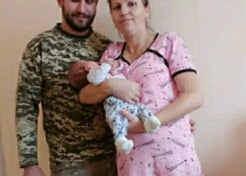 Дружина народжувала, а чоловіка привезли з пораненням: у лікарні Мечникова зустрілася родина, розлучена війною