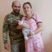 Дружина народжувала, а чоловіка привезли з пораненням: у лікарні Мечникова зустрілася родина, розлучена війною