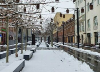 Сніг та ожеледь: чи можуть дніпряни наразі безпечно пересуватися дорогами та тротуарами міста