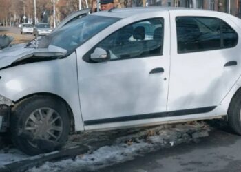 У Дніпрі на Новоорловській зіштовхнулися таксі та “ГАЗель”