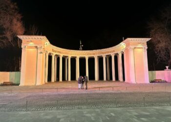 У парки Дніпра повертають освітлення