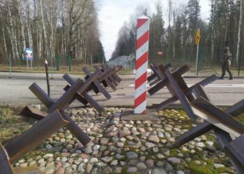 Польща почала облаштовувати протитанкові загородження на кордоні з рф та білоруссю 