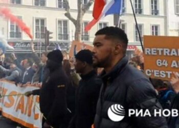 У Парижі розпочалась акція проти постачання зброї Україні та за вихід Франції з НАТО