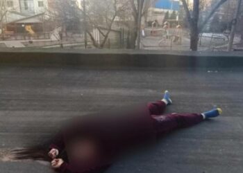 У Дніпрі на Поля жінка випала з вікна багатоповерхівки (ФОТО 18+)