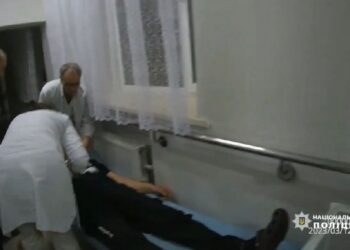У Новомосковську  поліцейські допомогли врятувати двох непритомних чоловіків