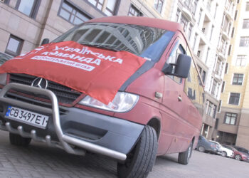 «Українська команда» передала розвідникам мікроавтобус Mercedes