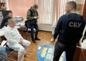 Викрито масштабну схему з продажу «безкоштовних» медикаментів у лікарні Дніпра: подробиці від прокуратури