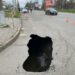 У Кривому Розі на Зарічному посеред дороги утворилося провалля (ВІДЕО)