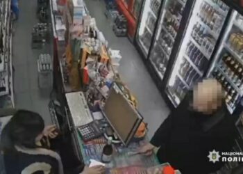 У Дніпрі затримано зловмисника, який нападав на продавчинь з ножем
