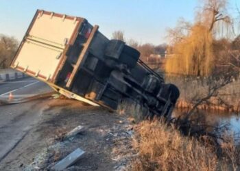 Смертельна ДТП на Дніпроптеровщині: загинув водій вантажівки
