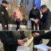 Дніпрянка намагалася дати хабар поліцейським, аби незаконно поставляти на Донеччину алкоголь